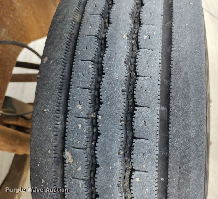 image for item MK9360 2000 Chevrolet 3500HD  flatbed pickup truck