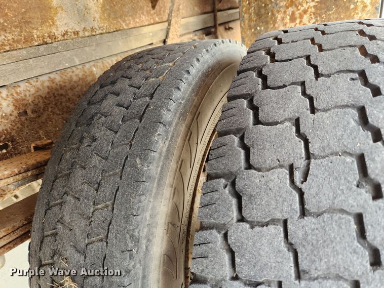 image for item MK9360 2000 Chevrolet 3500HD  flatbed pickup truck