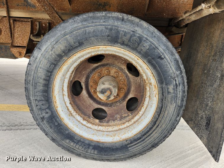 image for item MK9360 2000 Chevrolet 3500HD  flatbed pickup truck