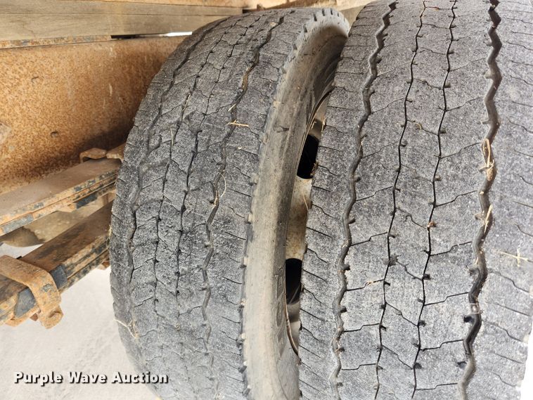 image for item MK9360 2000 Chevrolet 3500HD  flatbed pickup truck