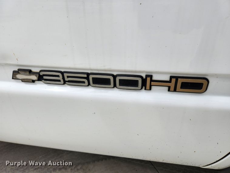 image for item MK9360 2000 Chevrolet 3500HD  flatbed pickup truck