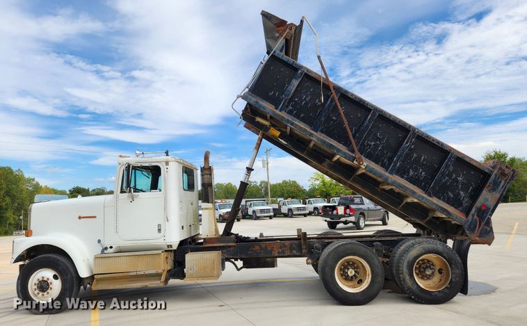 image for item MK9363 1991 International 9300  dump truck