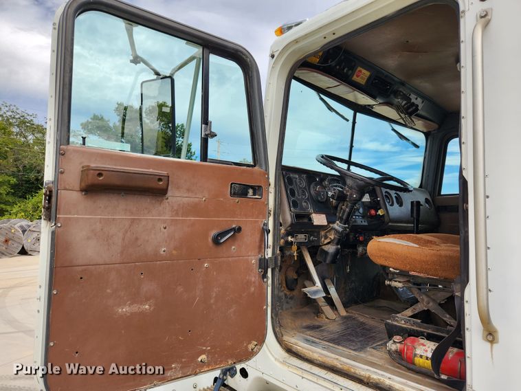 image for item MK9363 1991 International 9300  dump truck