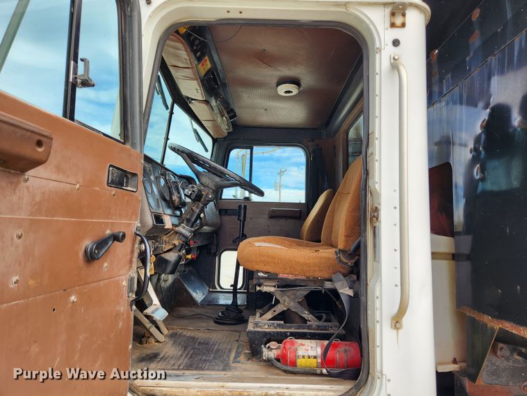 image for item MK9363 1991 International 9300  dump truck