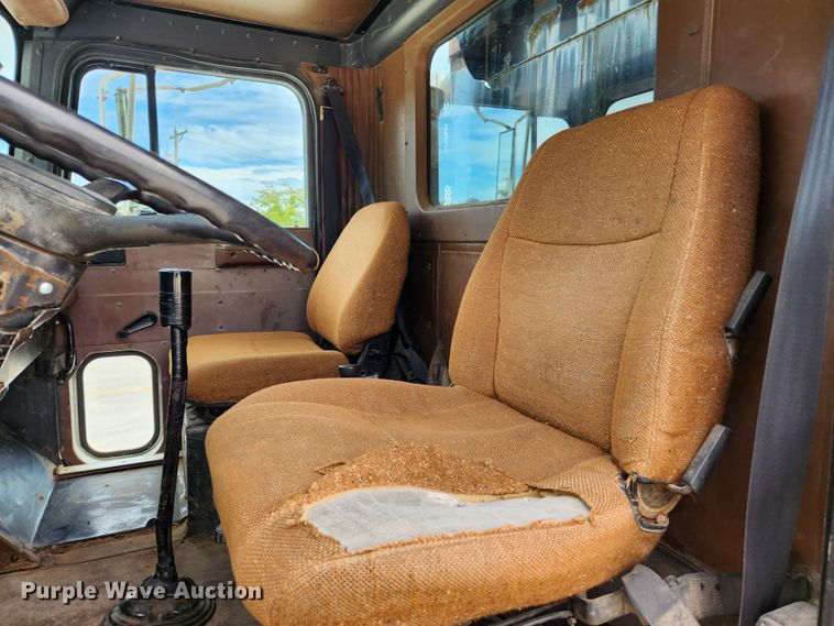 image for item MK9363 1991 International 9300  dump truck