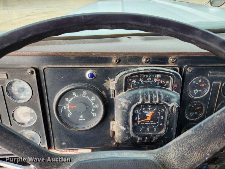 image for item MK9363 1991 International 9300  dump truck