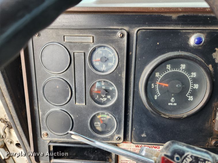 image for item MK9363 1991 International 9300  dump truck