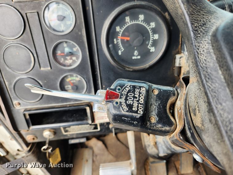 image for item MK9363 1991 International 9300  dump truck