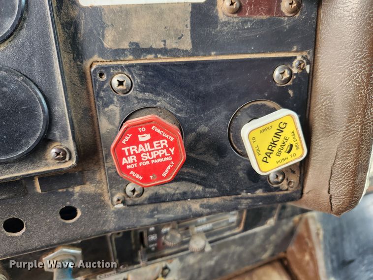 image for item MK9363 1991 International 9300  dump truck