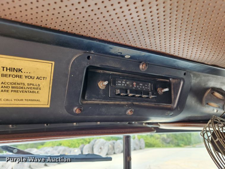 image for item MK9363 1991 International 9300  dump truck