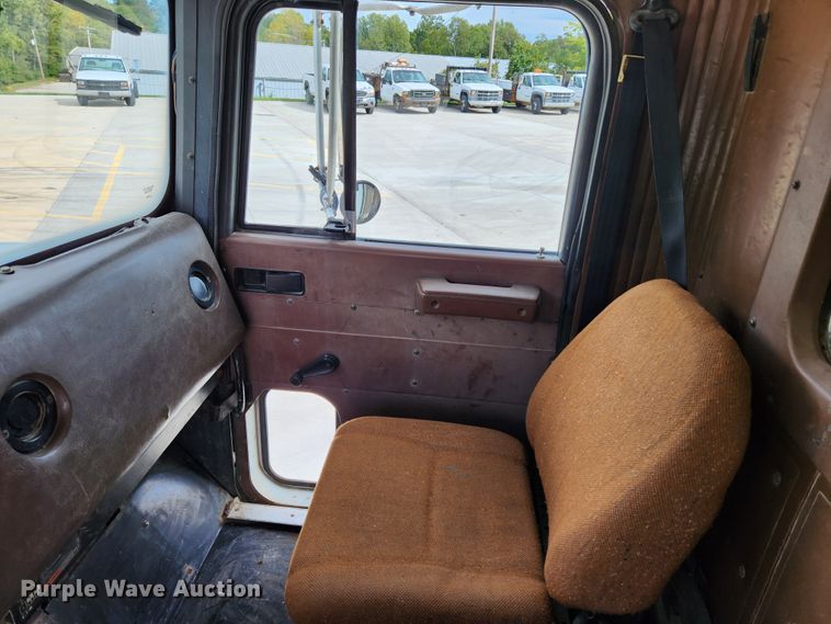 image for item MK9363 1991 International 9300  dump truck