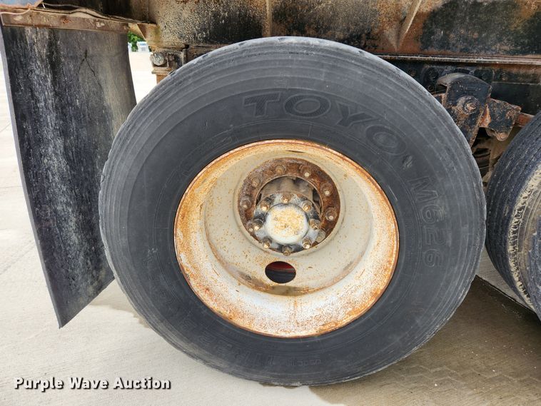 image for item MK9363 1991 International 9300  dump truck