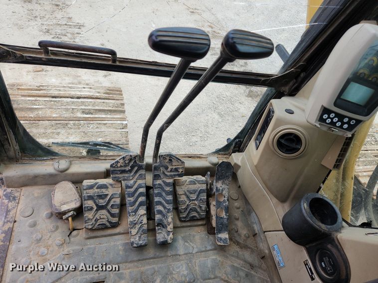 image for item MK9367 2005 Caterpillar 330CL  excavator