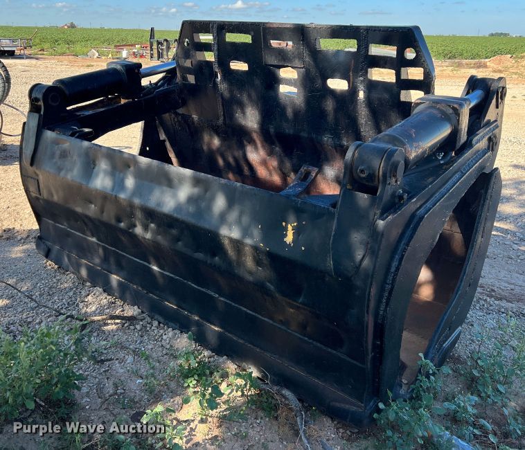 image for item MQ9826 Caterpillar  grapple bucket