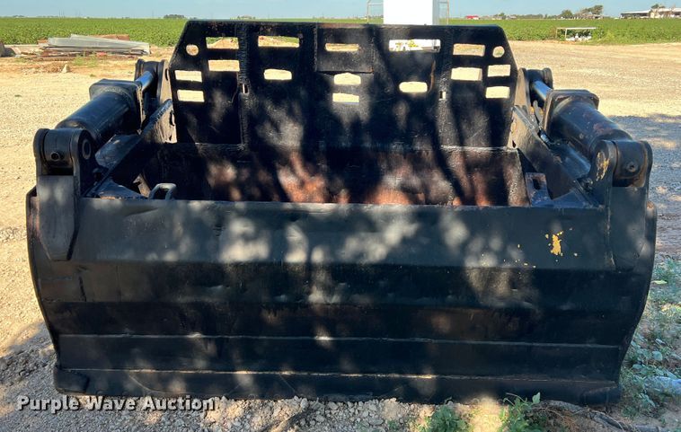 image for item MQ9826 Caterpillar  grapple bucket