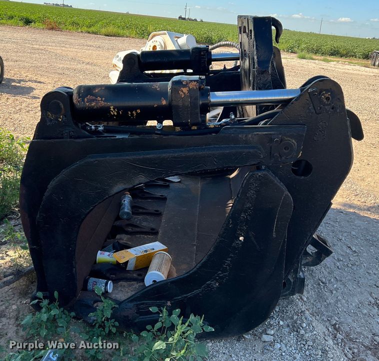 image for item MQ9826 Caterpillar  grapple bucket