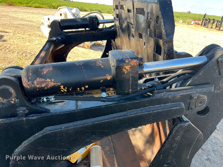 image for item MQ9826 Caterpillar  grapple bucket