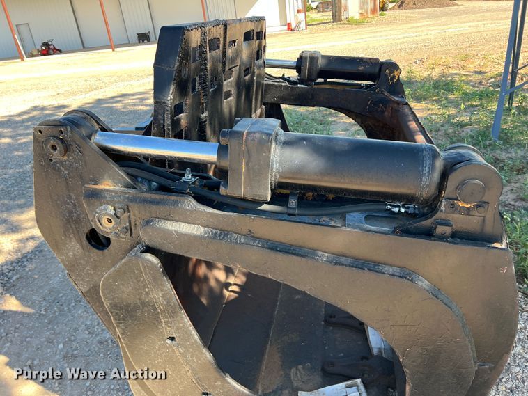 image for item MQ9826 Caterpillar  grapple bucket