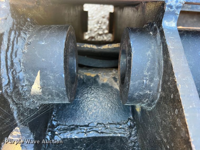 image for item MQ9826 Caterpillar  grapple bucket