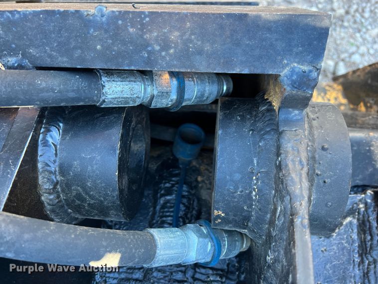 image for item MQ9826 Caterpillar  grapple bucket