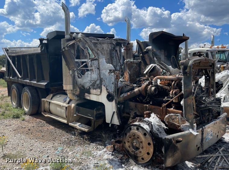 image for item MR9358 1987 Freightliner FLC  dump truck