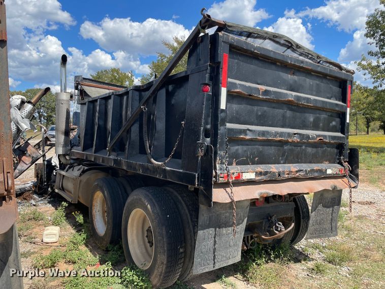 image for item MR9358 1987 Freightliner FLC  dump truck