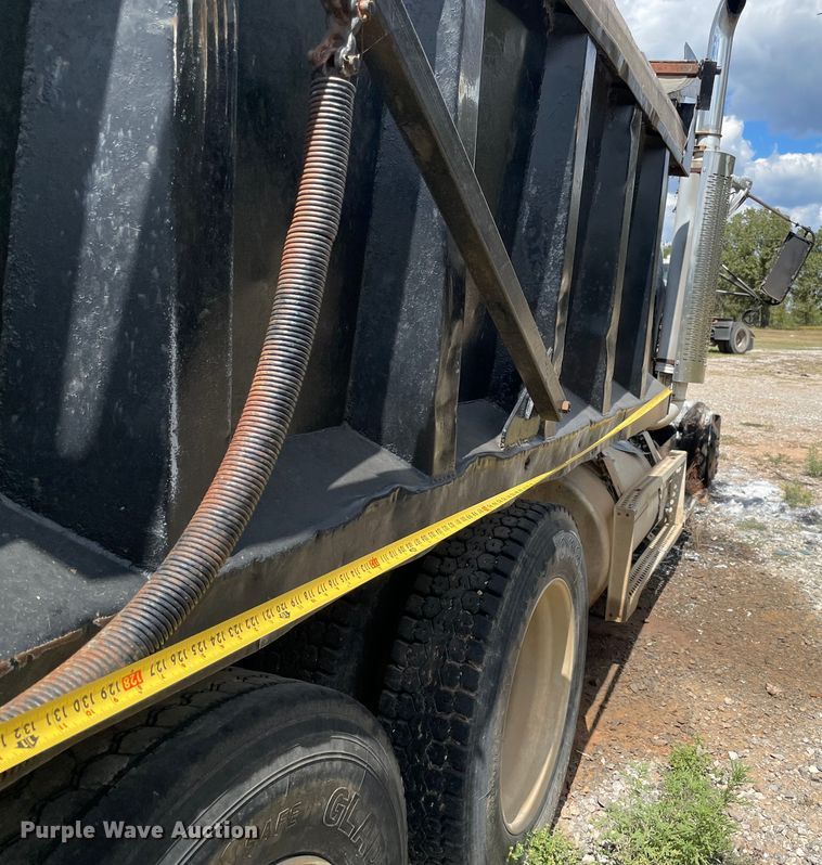 image for item MR9358 1987 Freightliner FLC  dump truck