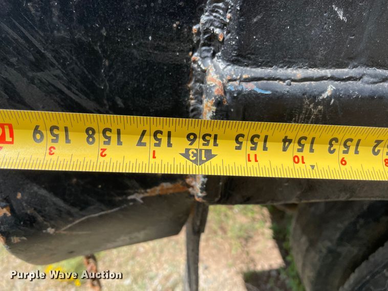 image for item MR9358 1987 Freightliner FLC  dump truck