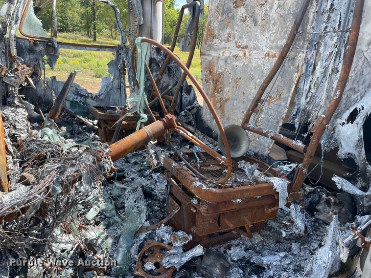 image for item MR9358 1987 Freightliner FLC  dump truck