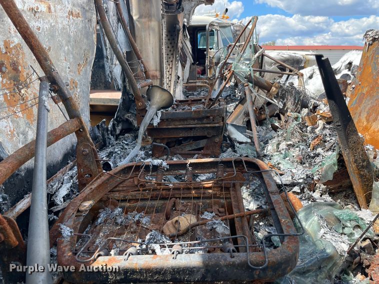 image for item MR9358 1987 Freightliner FLC  dump truck