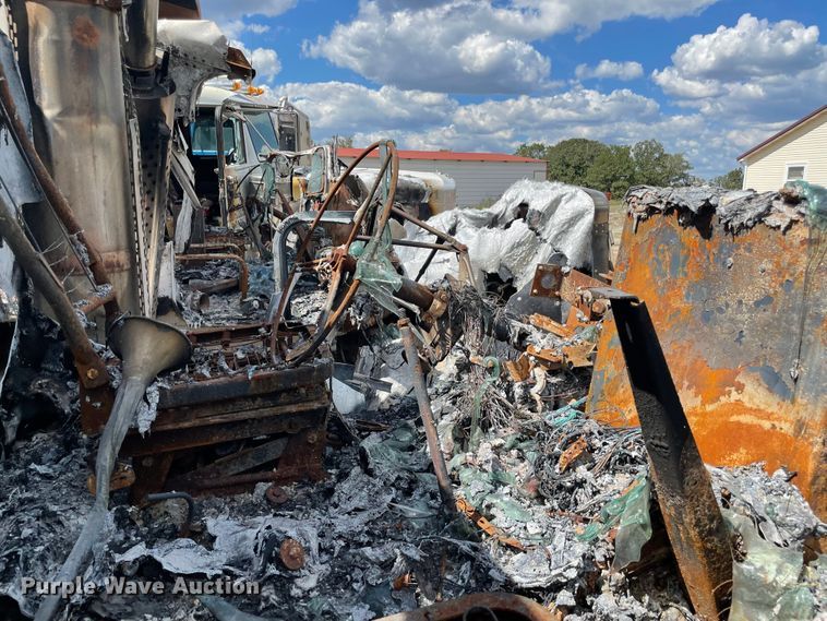 image for item MR9358 1987 Freightliner FLC  dump truck