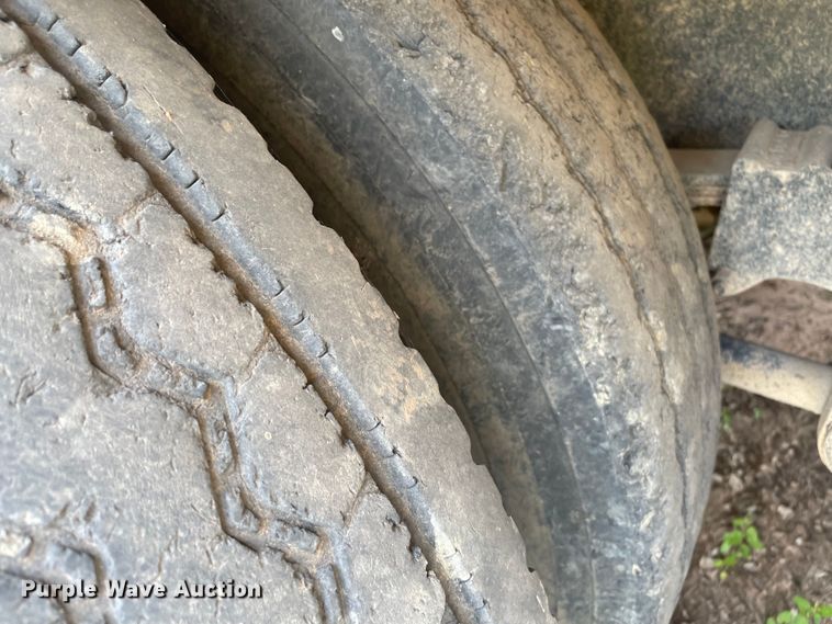 image for item MR9358 1987 Freightliner FLC  dump truck