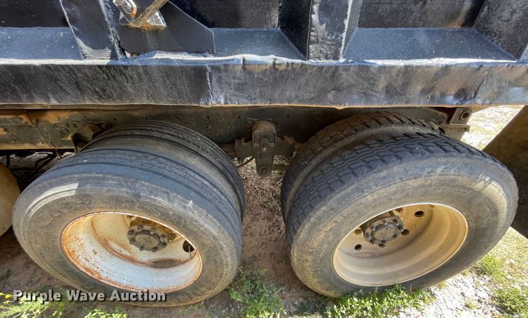 image for item MR9358 1987 Freightliner FLC  dump truck