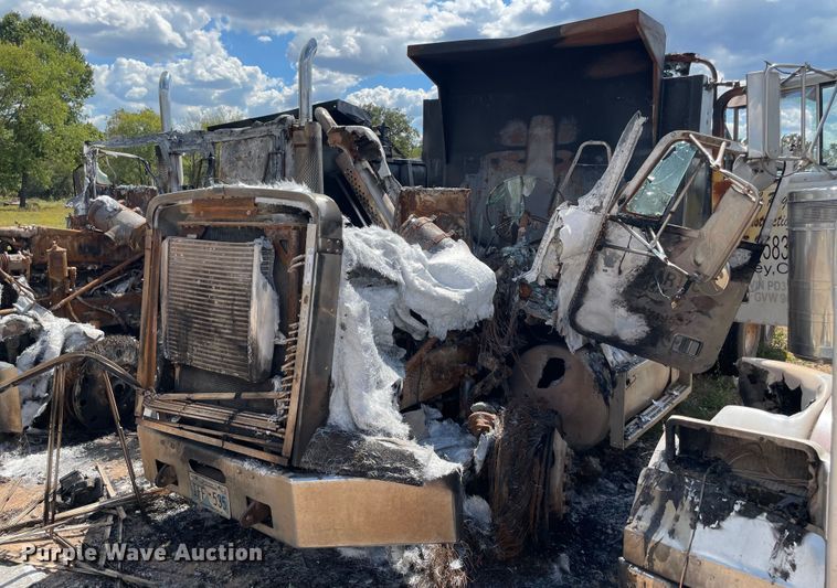 image for item MR9361 1988 Freightliner FLC  dump truck