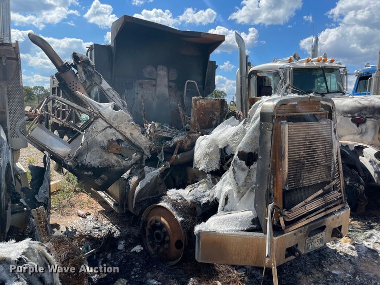 image for item MR9361 1988 Freightliner FLC  dump truck