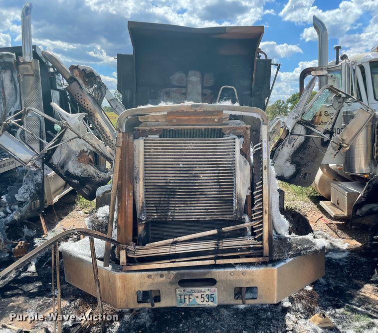 image for item MR9361 1988 Freightliner FLC  dump truck