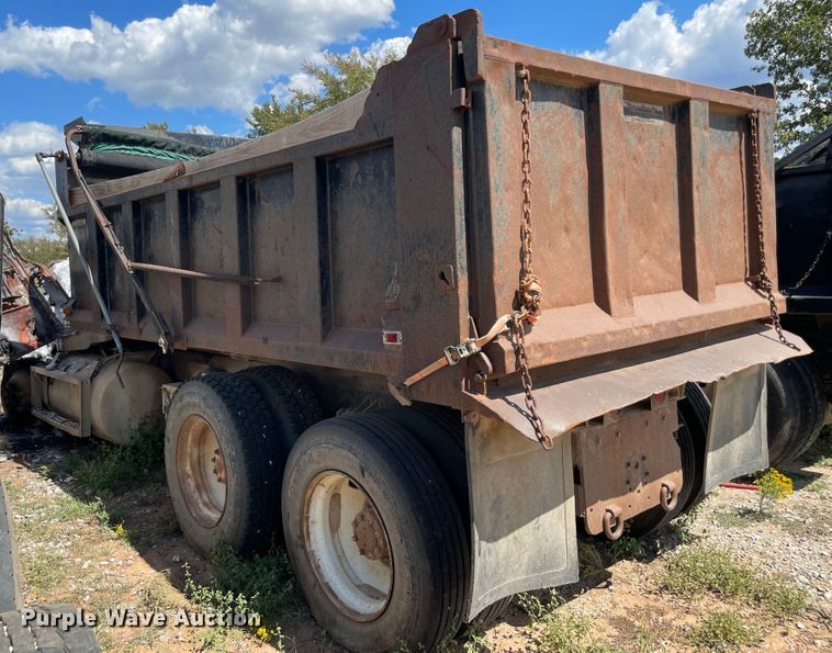 image for item MR9361 1988 Freightliner FLC  dump truck