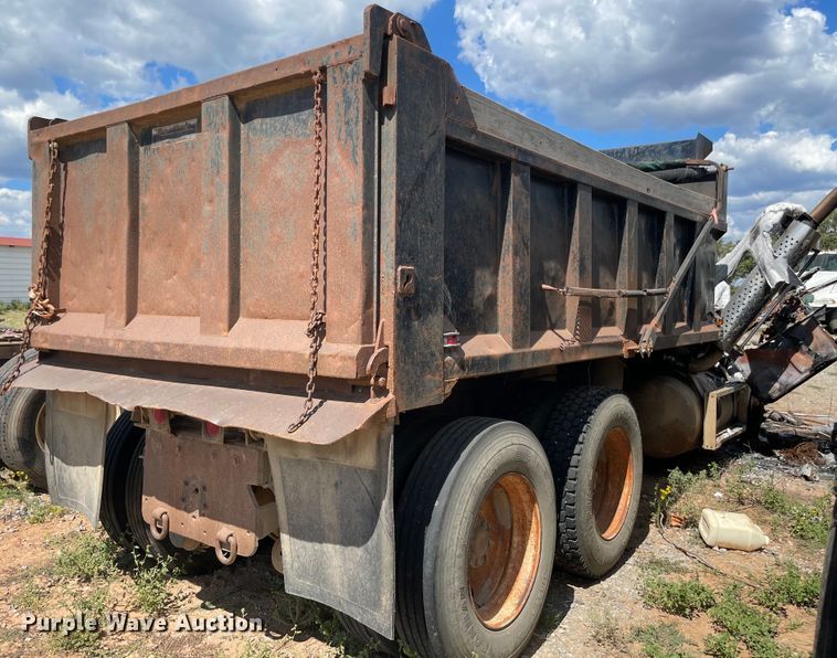 image for item MR9361 1988 Freightliner FLC  dump truck