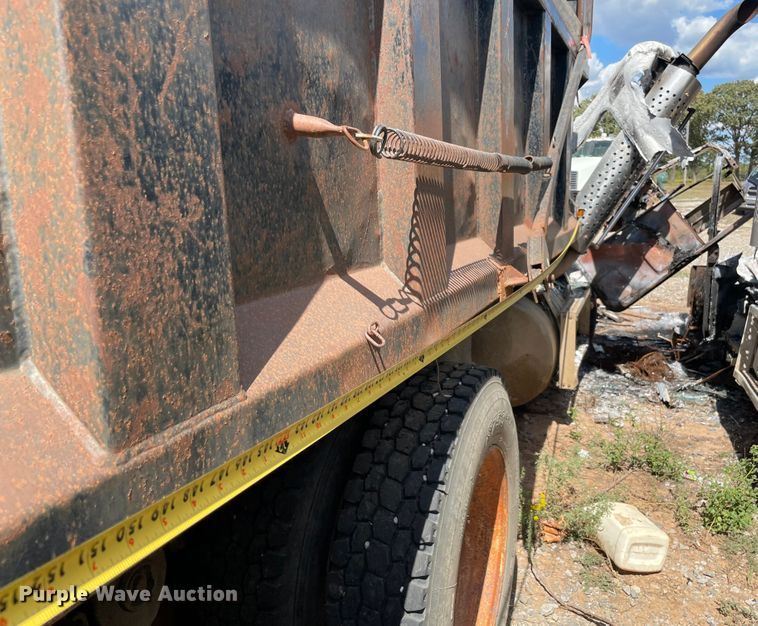 image for item MR9361 1988 Freightliner FLC  dump truck