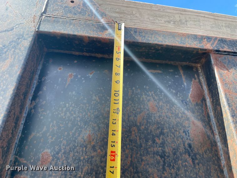 image for item MR9361 1988 Freightliner FLC  dump truck