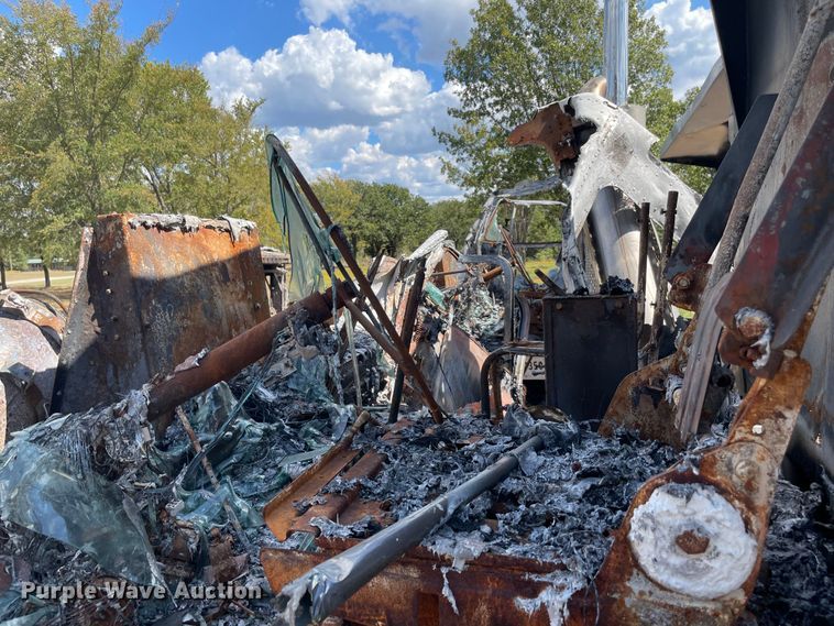 image for item MR9361 1988 Freightliner FLC  dump truck