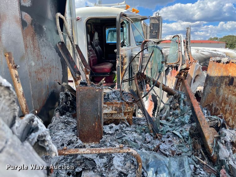 image for item MR9361 1988 Freightliner FLC  dump truck