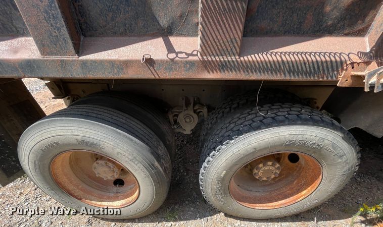 image for item MR9361 1988 Freightliner FLC  dump truck