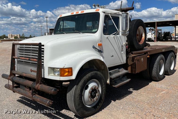 image for item MR9367 1992 International 4900  winch truck