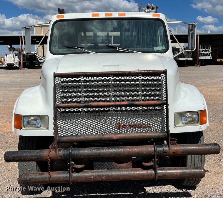 image for item MR9367 1992 International 4900  winch truck