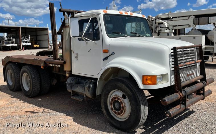 image for item MR9367 1992 International 4900  winch truck