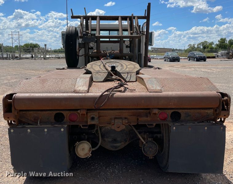 image for item MR9367 1992 International 4900  winch truck