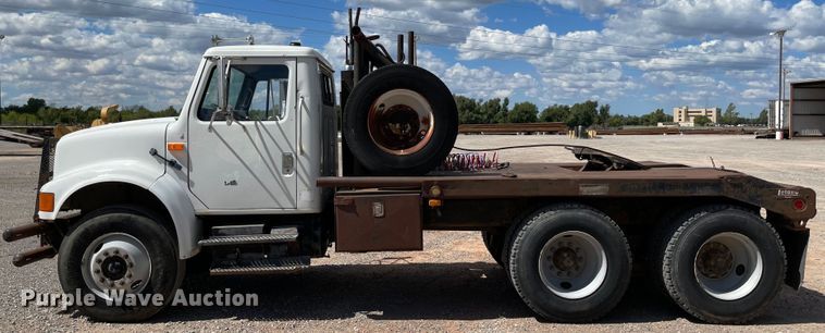 image for item MR9367 1992 International 4900  winch truck