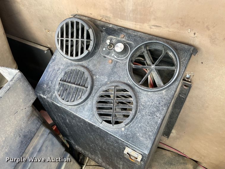 image for item MR9367 1992 International 4900  winch truck