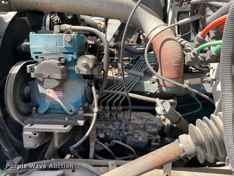 image for item MR9367 1992 International 4900  winch truck